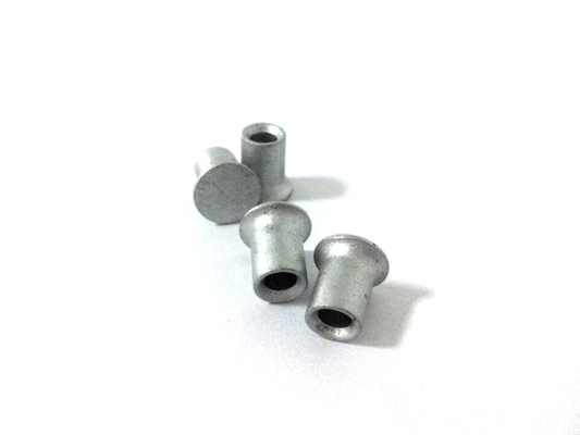 De zelf Doordringende Klinknagels Met hoge weerstand van het Klinknagels Zelf Doordringende Roestvrije staal 5.3x4mm Gezandstraalde 5.3x5mm
