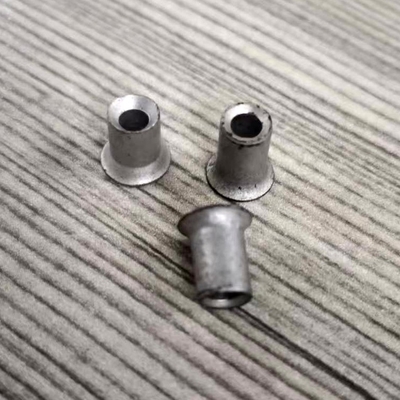 De zelf Doordringende Klinknagels Dacromet beëindigen Zelf Doordringende Klinknagels 7.45mm Hoofd 3.1mm Binnengat
